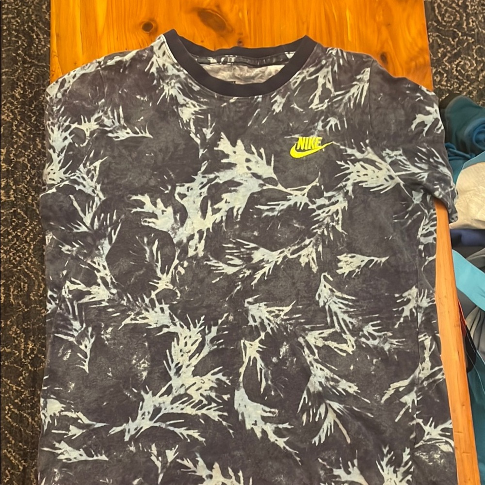 Nike Black and White Graphic T-Shirt